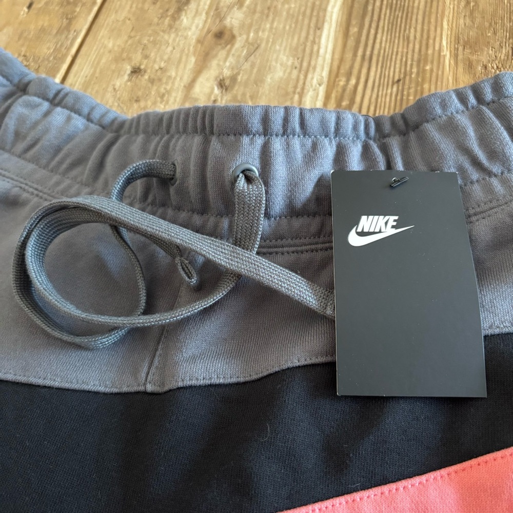 NWT Nike Swoosh Fleece Sweat Shorts Pink Gaze Contrast 
AR3161-668 Men's XL - Picture 6 of 9